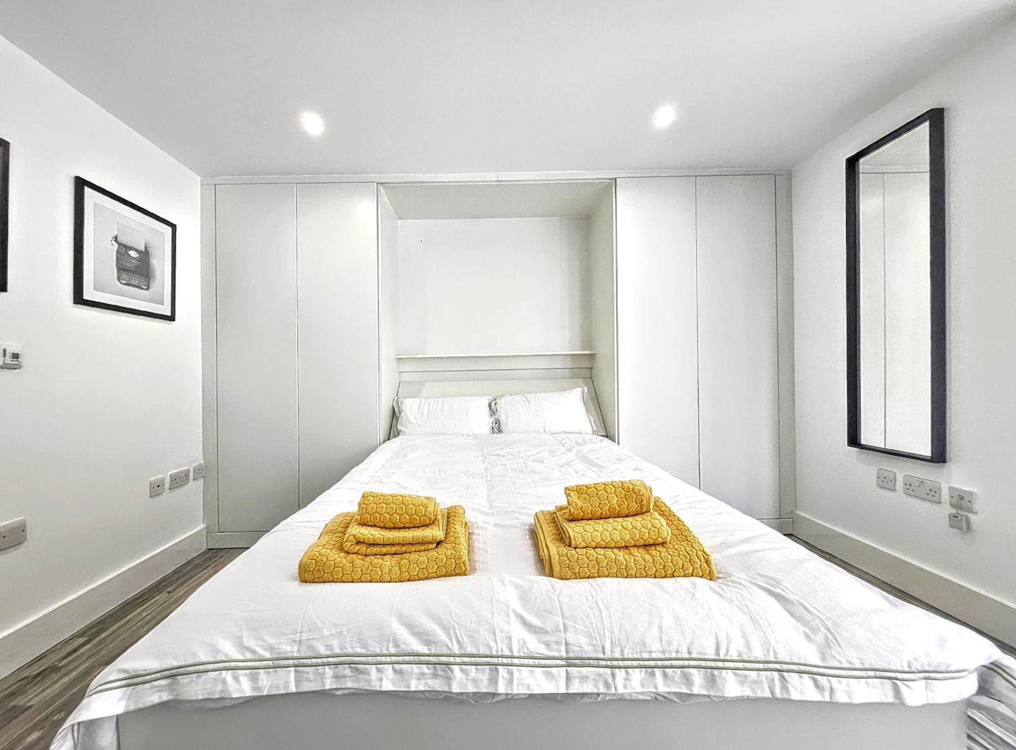 City Waterside, Old Street, Angel, Entire Private Apartment 런던 외부 사진